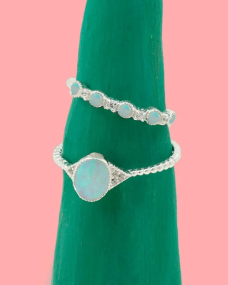 Anillo Attu